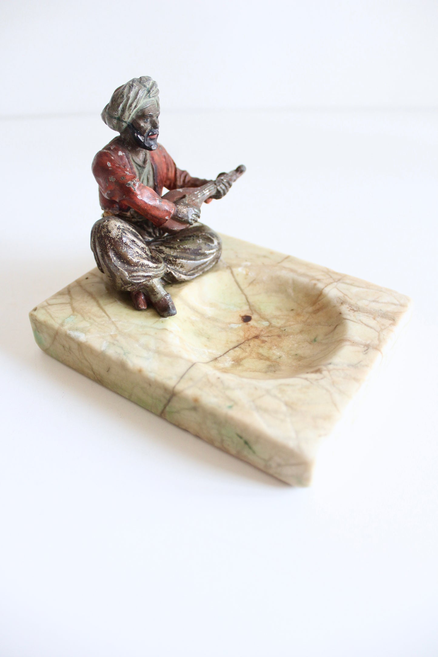 Vintage Cold-Painted Musician Ashtray on Onyx Base – c. 1930s–1950s