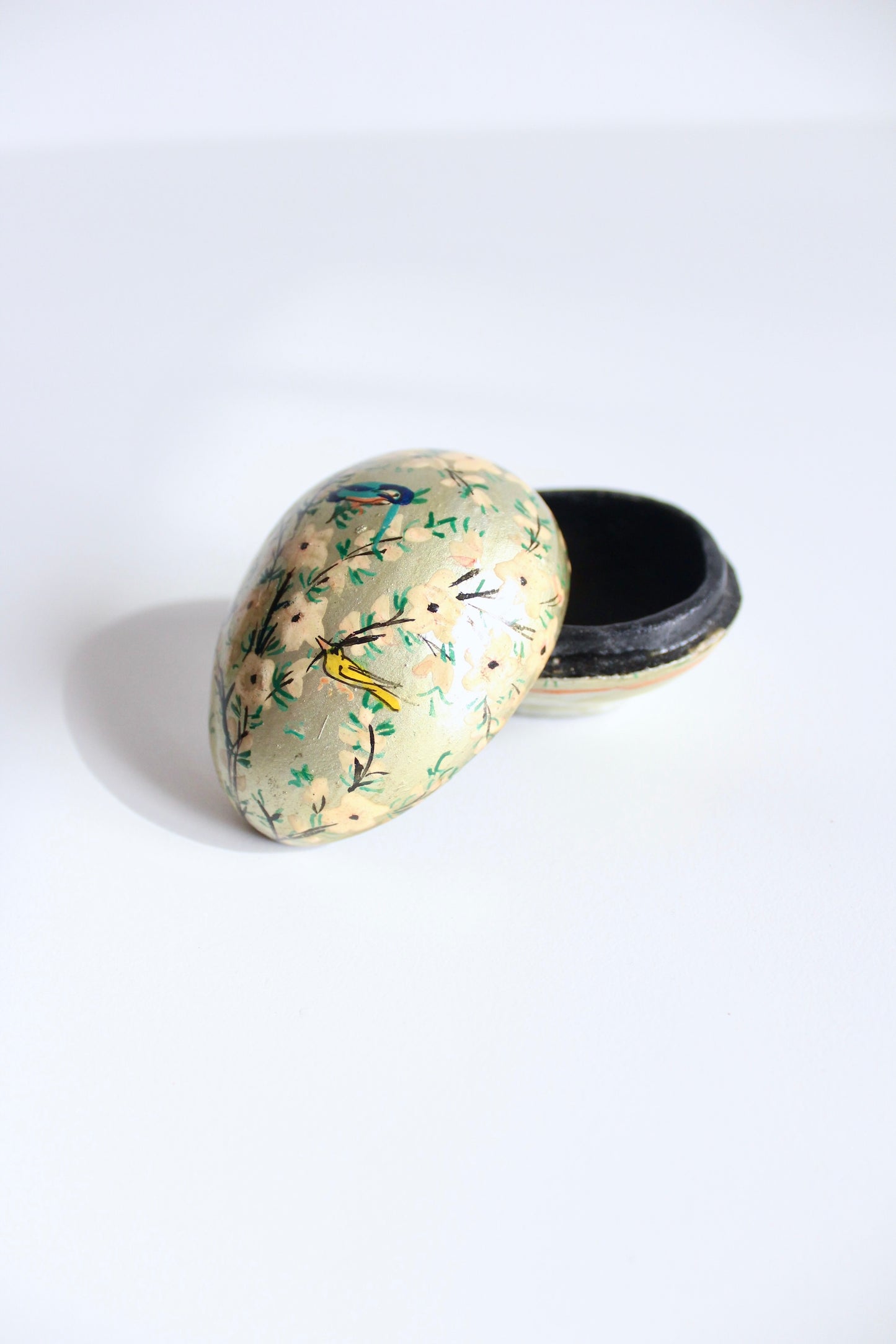 Beautiful Papier-Mâché Lacquered Kashmiri Egg Shaped Box
