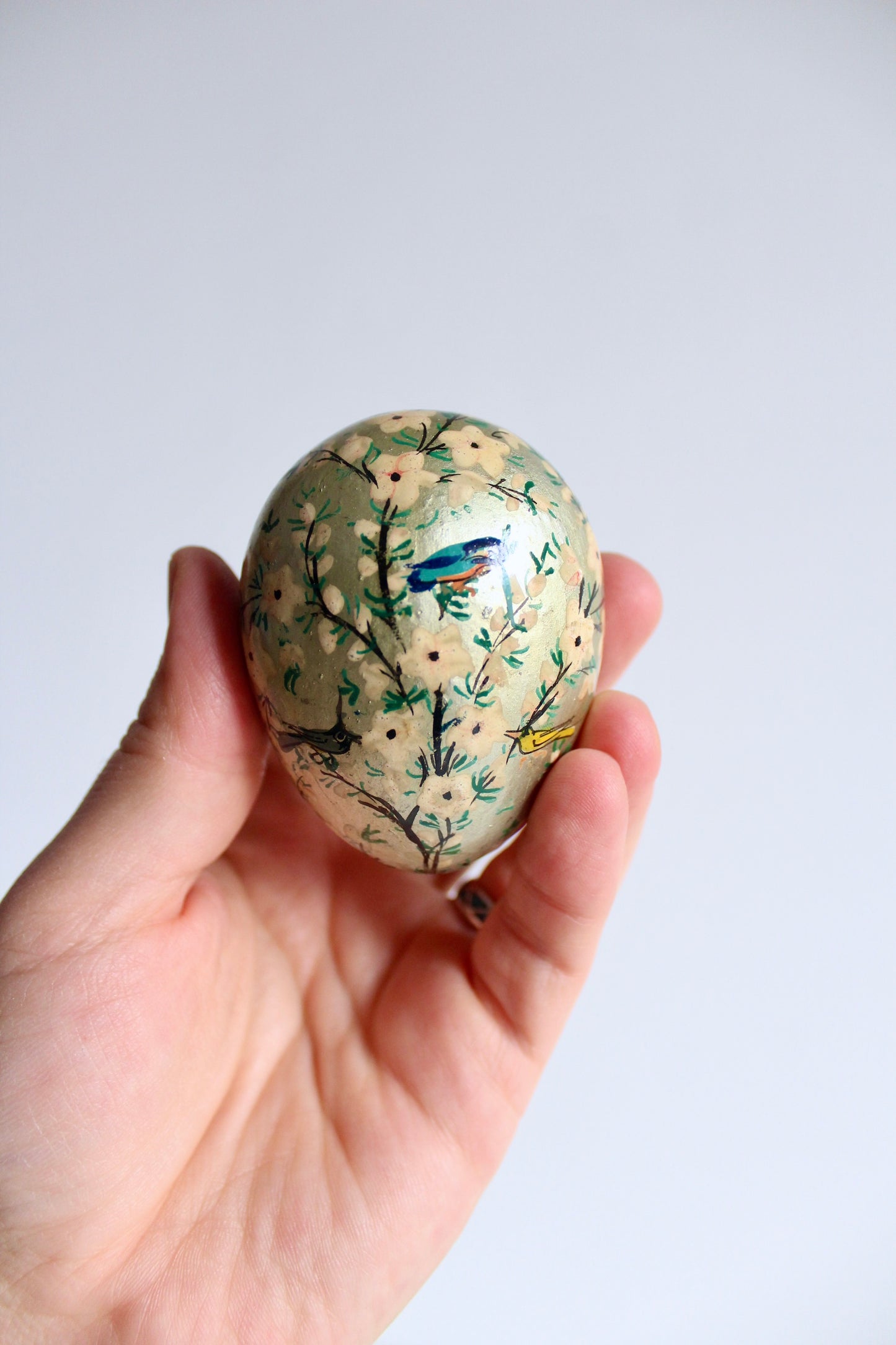 Beautiful Papier-Mâché Lacquered Kashmiri Egg Shaped Box
