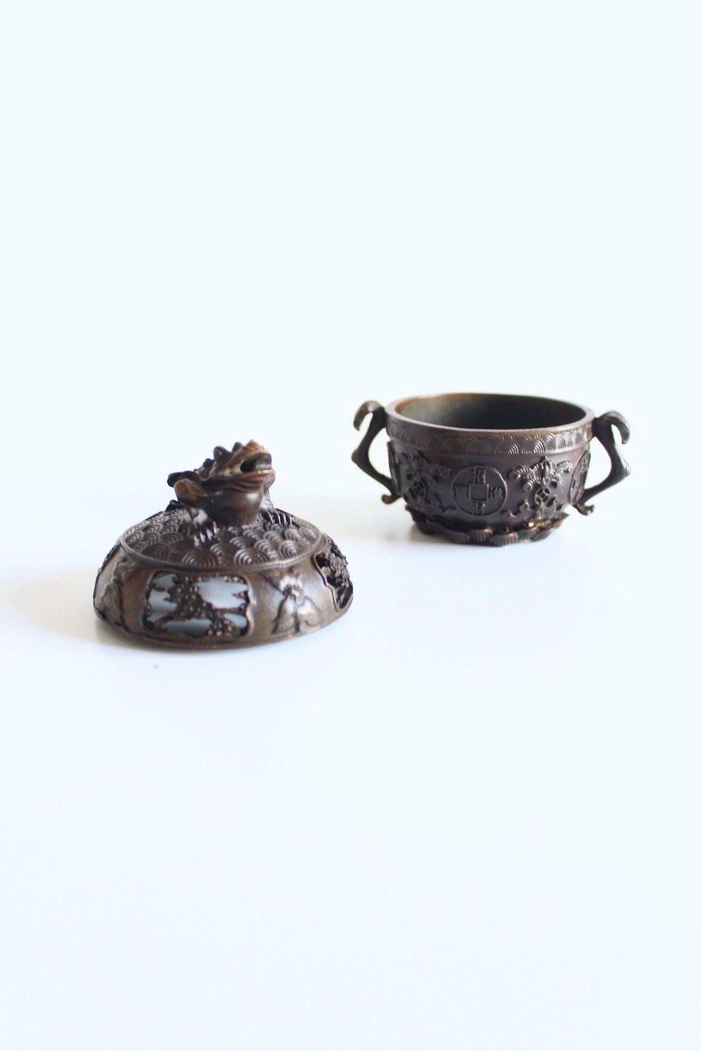 Vintage Chinese Money Frog Mubkhar with Qianlong Mark