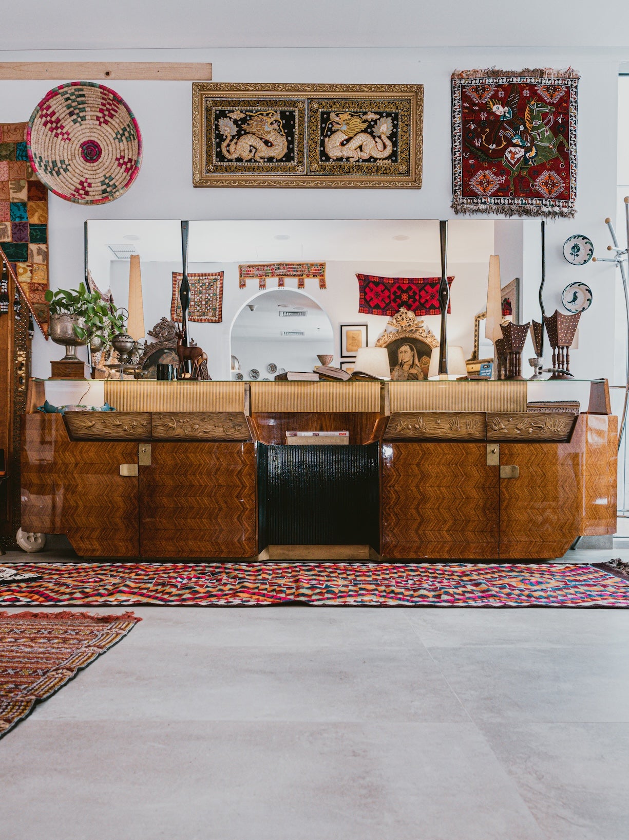 Monumental Italian Mid-Century Sideboard with Illuminated Mirror by Vittorio Dassi for Consorzio Esposizioni Mobili Cantù, c. 1950s–60s