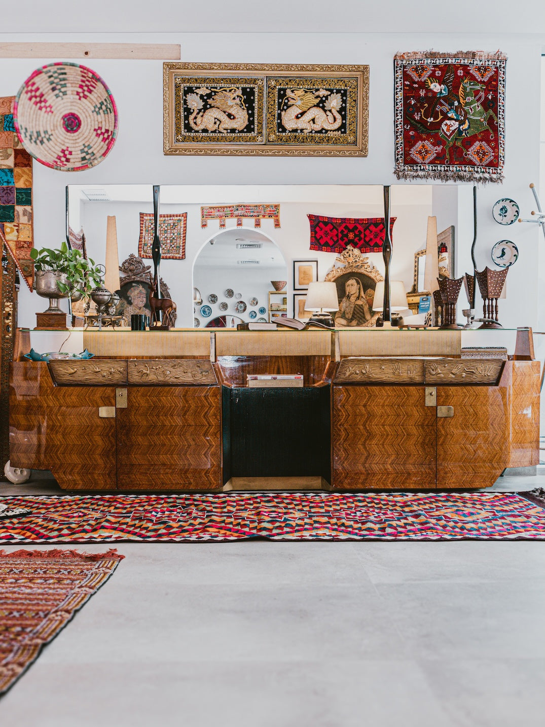 Monumental Italian Mid-Century Sideboard with Illuminated Mirror by Vittorio Dassi for Consorzio Esposizioni Mobili Cantù, c. 1950s–60s