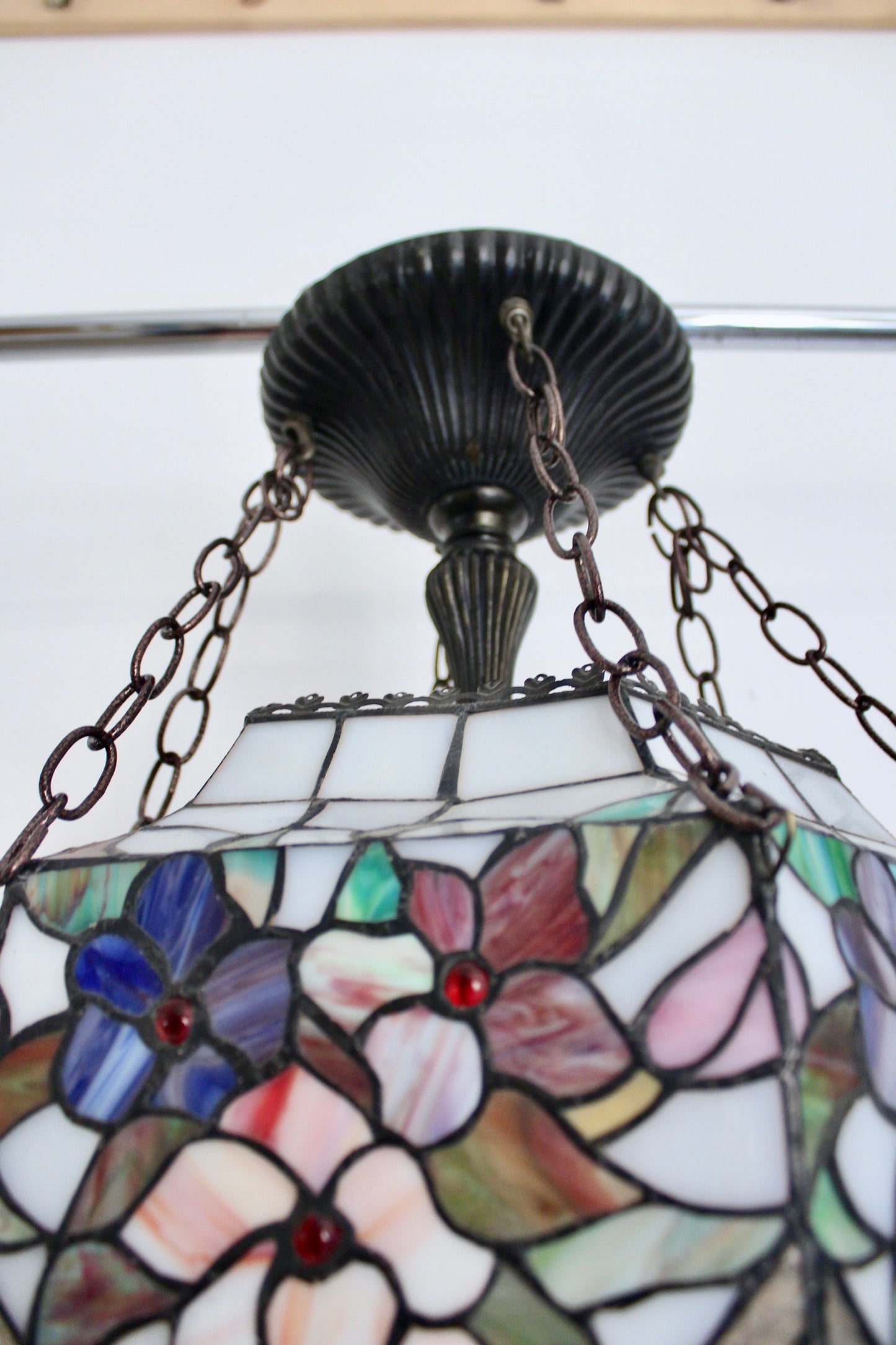Vintage Tiffany-Style Stained Glass Hanging Pendant Light
