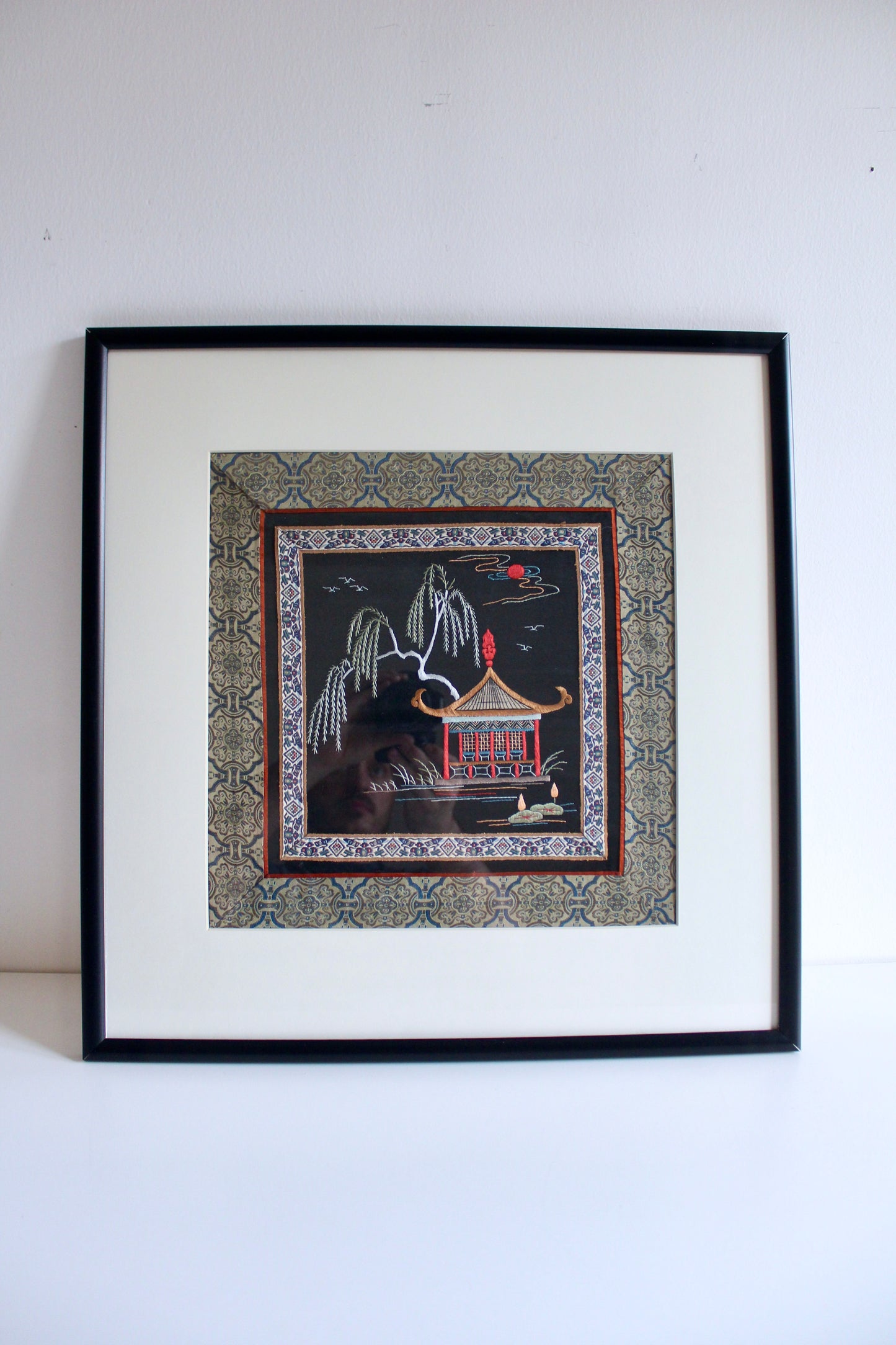 Vintage Chinese Silk Embroidery – Pavilion Beneath a Willow Tree