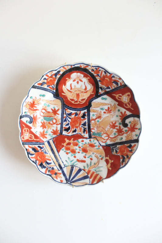 Antique Japanese Imari Scalloped Plate – Hand-Painted Arita Porcelain, c. 1850–1900 – 22 cm