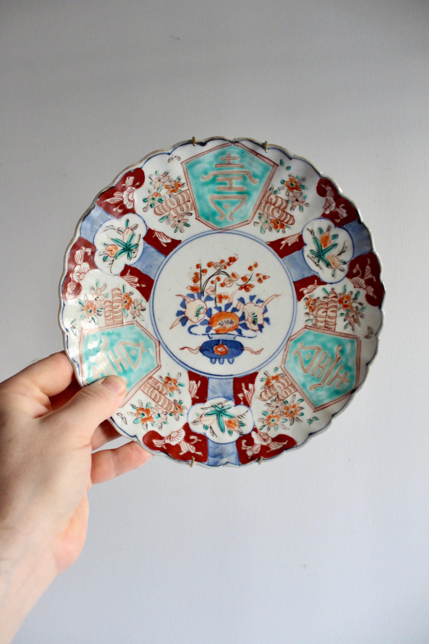 Antique Japanese Imari Scalloped Plate – Turquoise Auspicious Motifs, c. 1880–1910 – 22 cm
