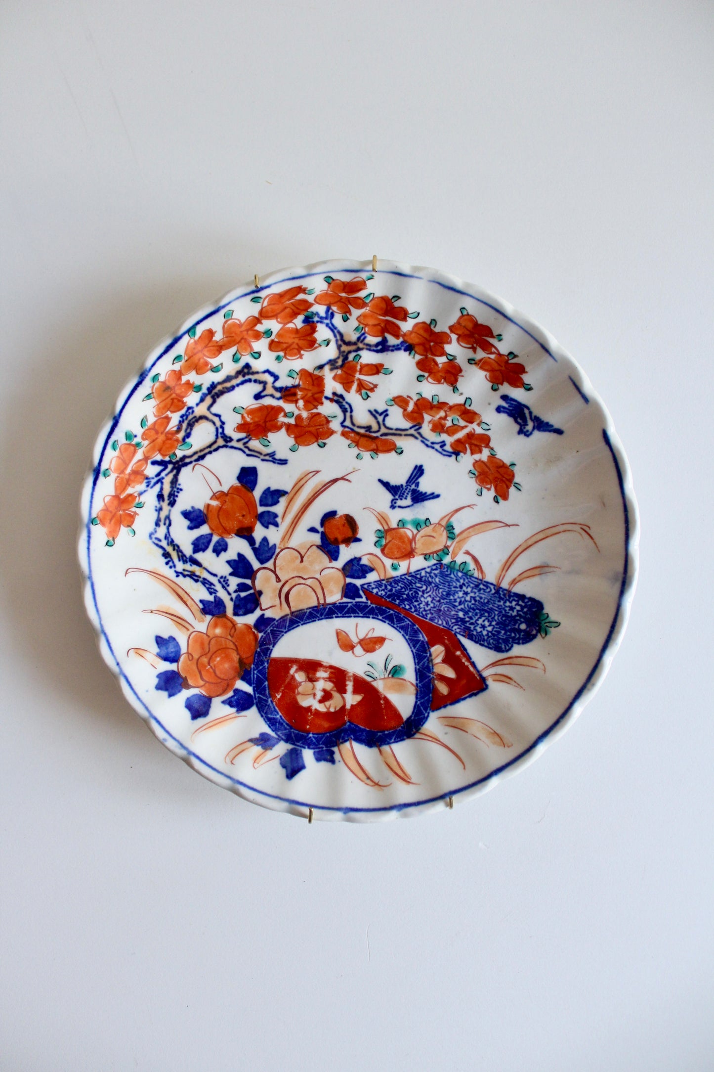 Antique Japanese Imari Plate – Hand-Painted Floral & Bird Design, c. 1880–1900 – 22 cm