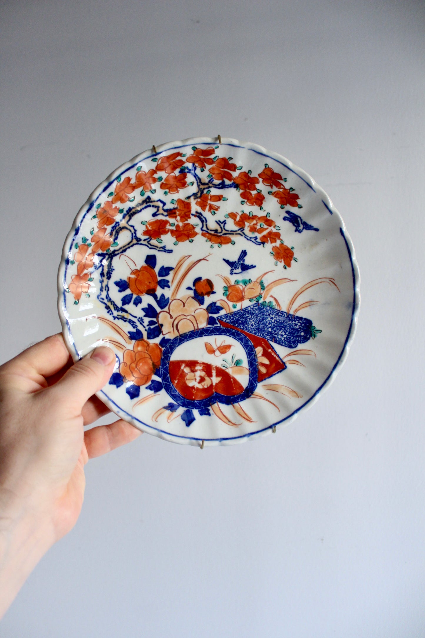 Antique Japanese Imari Plate – Hand-Painted Floral & Bird Design, c. 1880–1900 – 22 cm