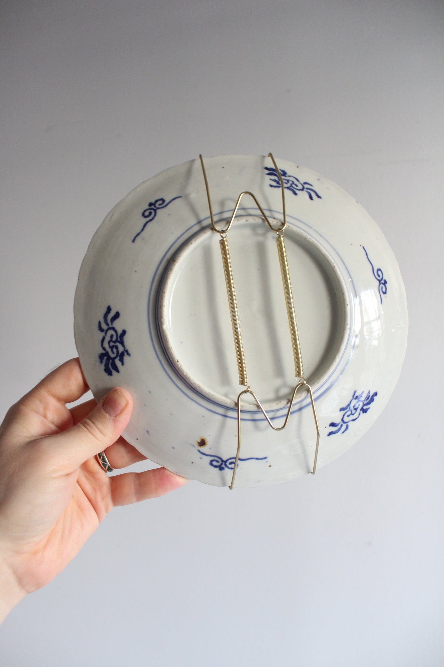 Antique Japanese Imari Plate – Hand-Painted Floral & Bird Design, c. 1880–1900 – 22 cm