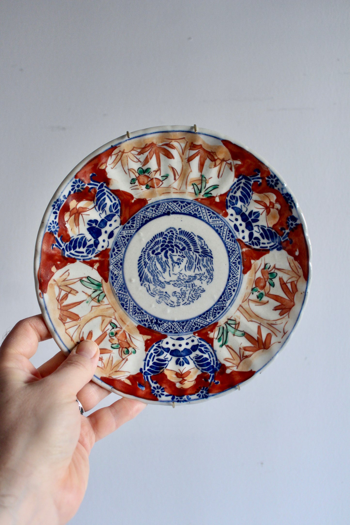 Antique Japanese Imari Plate – Phoenix Medallion & Floral Design, c. 1870–1900 – 21 cm