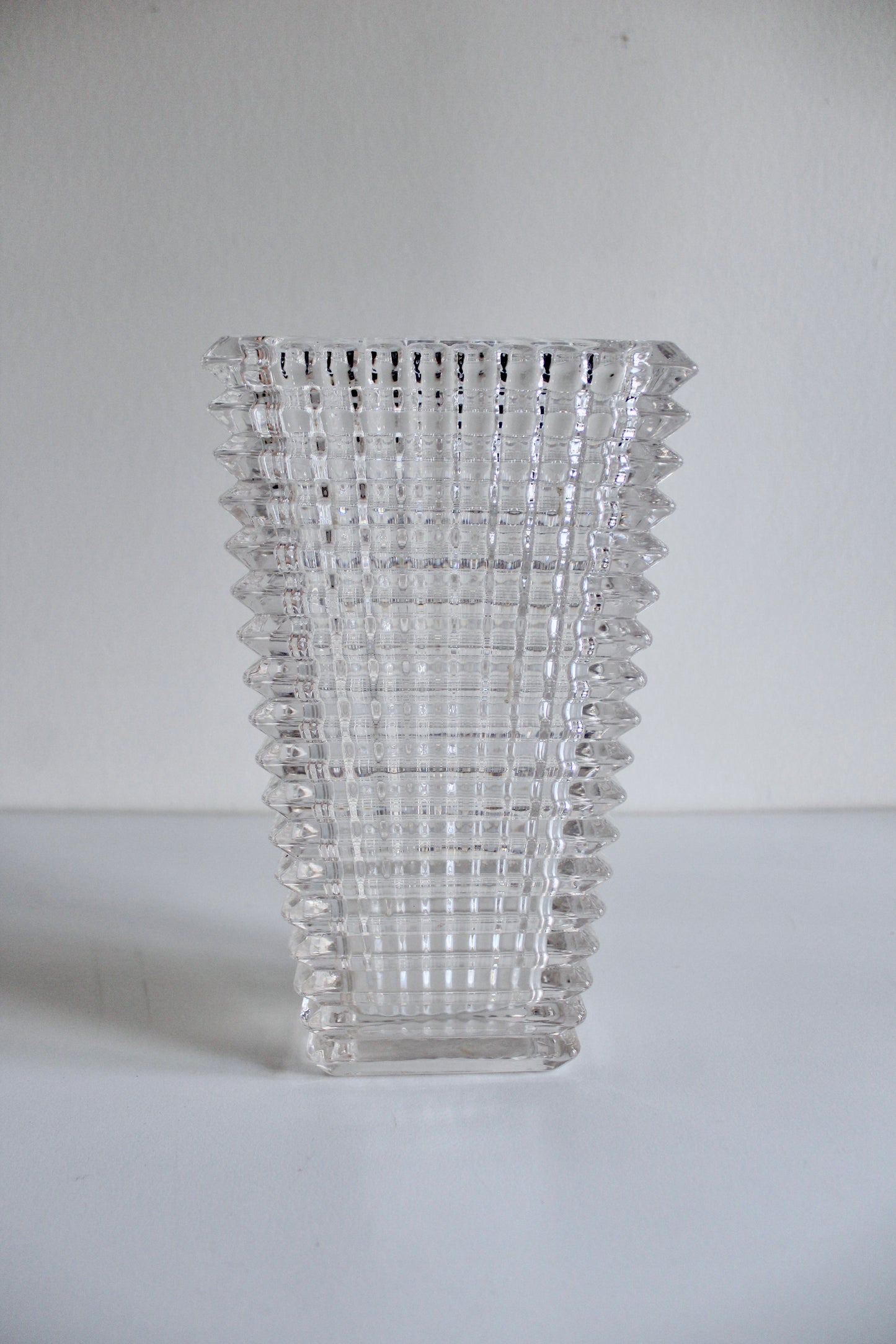 Contemporary Longstar Geometric Clear Glass Vase – Architectural Ribbed Design – 22.5 cm