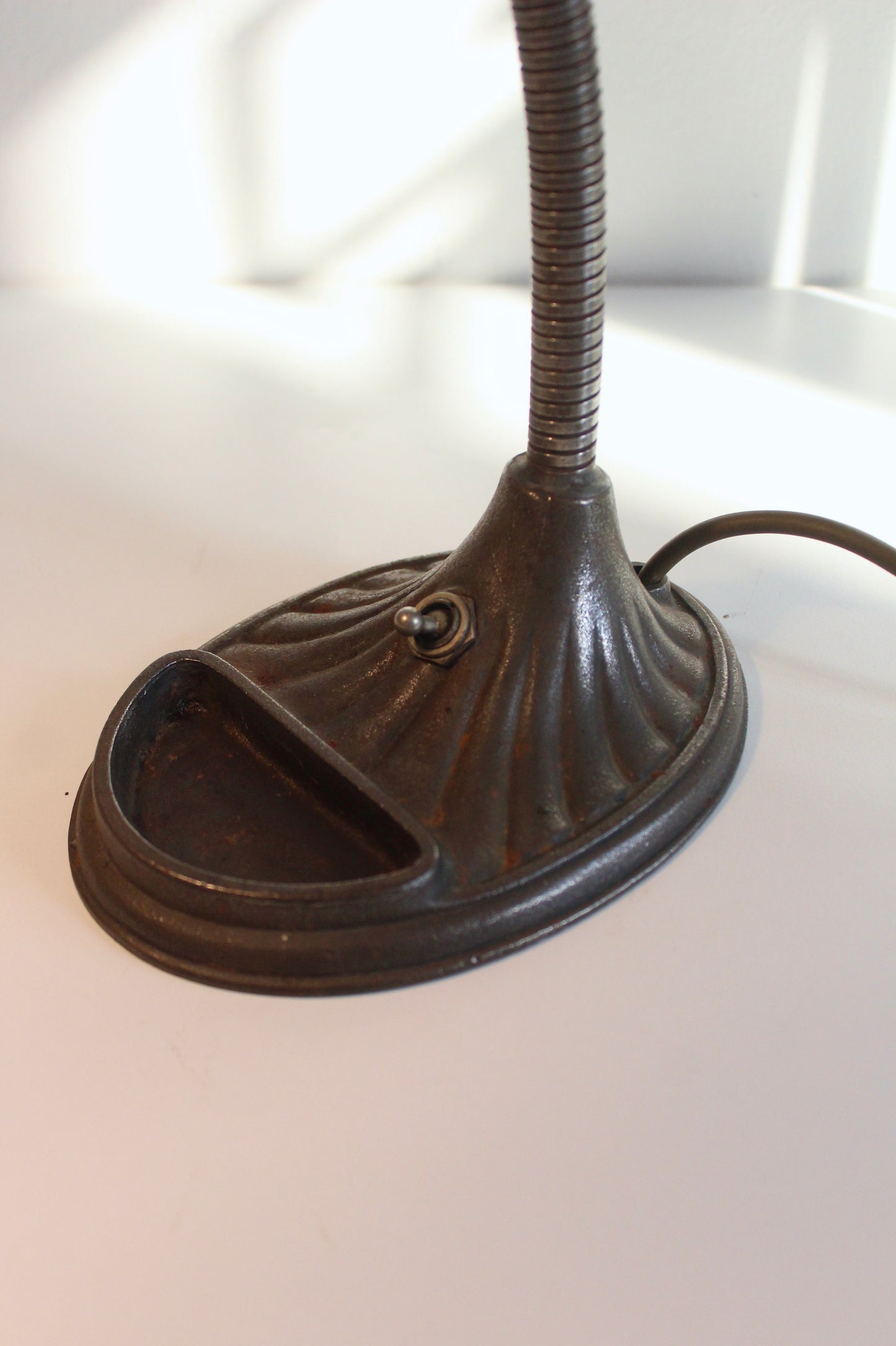 1930s Art Deco Gooseneck Desk Lamp with Paper Clip Tray