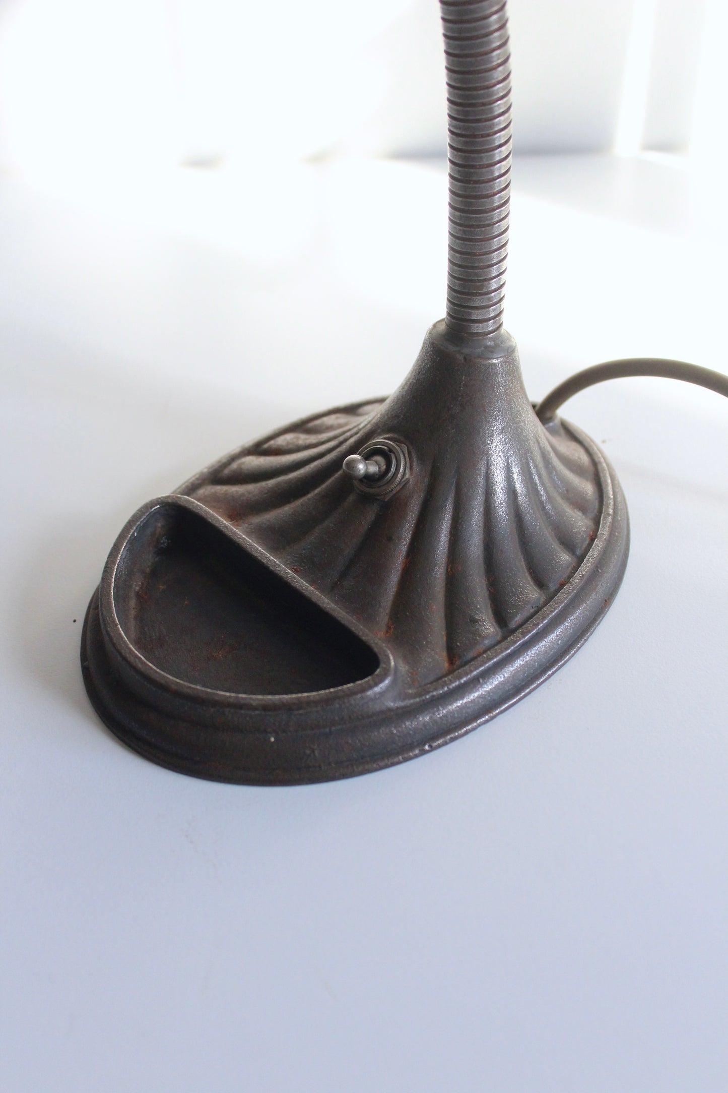 1930s Art Deco Gooseneck Desk Lamp with Paper Clip Tray