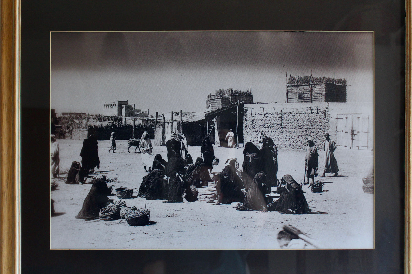 Vintage Old Kuwait Market Photograph – Al Muthanna Complex Provenance