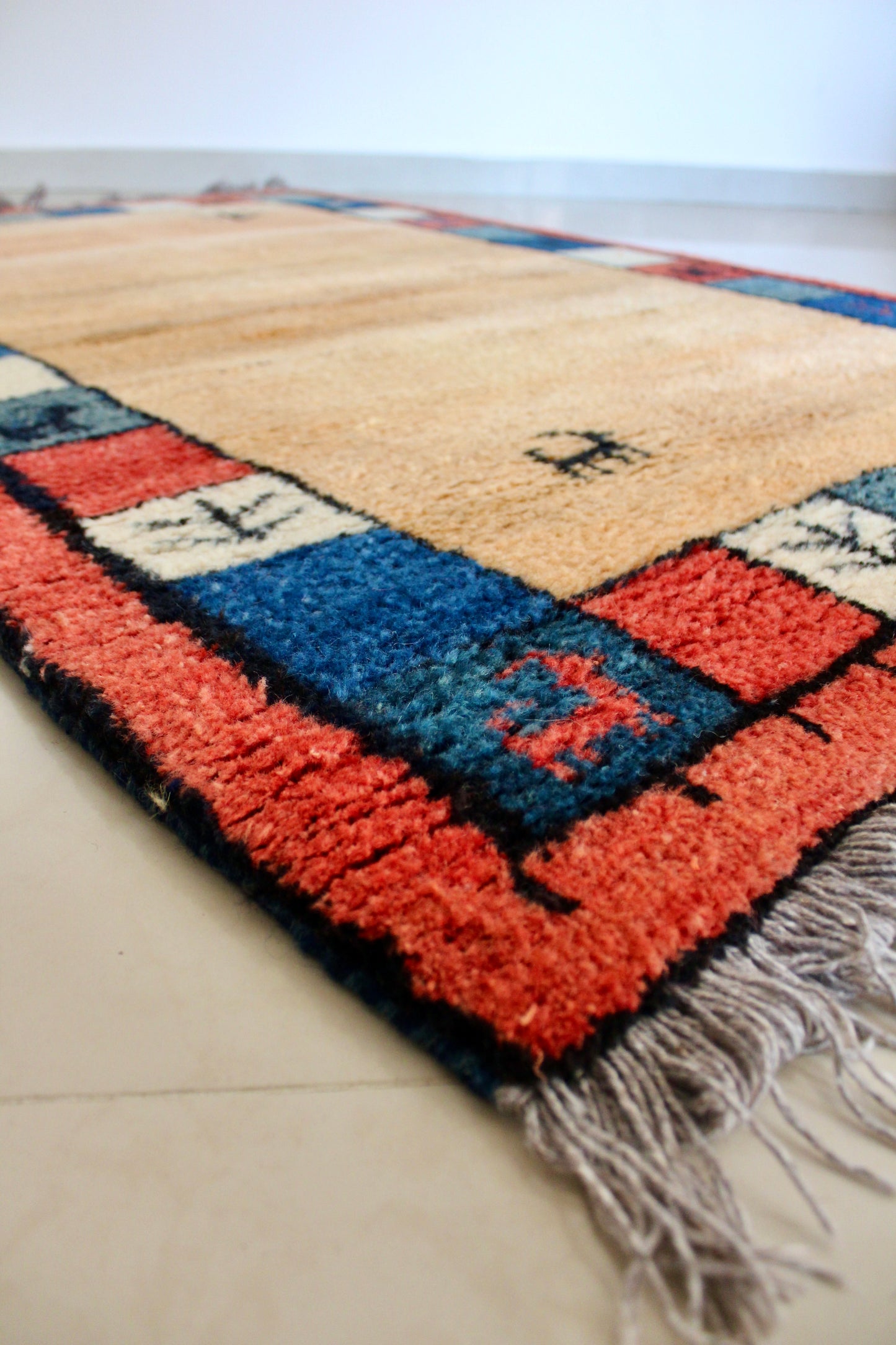 Vintage Qashqai Gabbeh Wool Rug – 130 × 215 cm