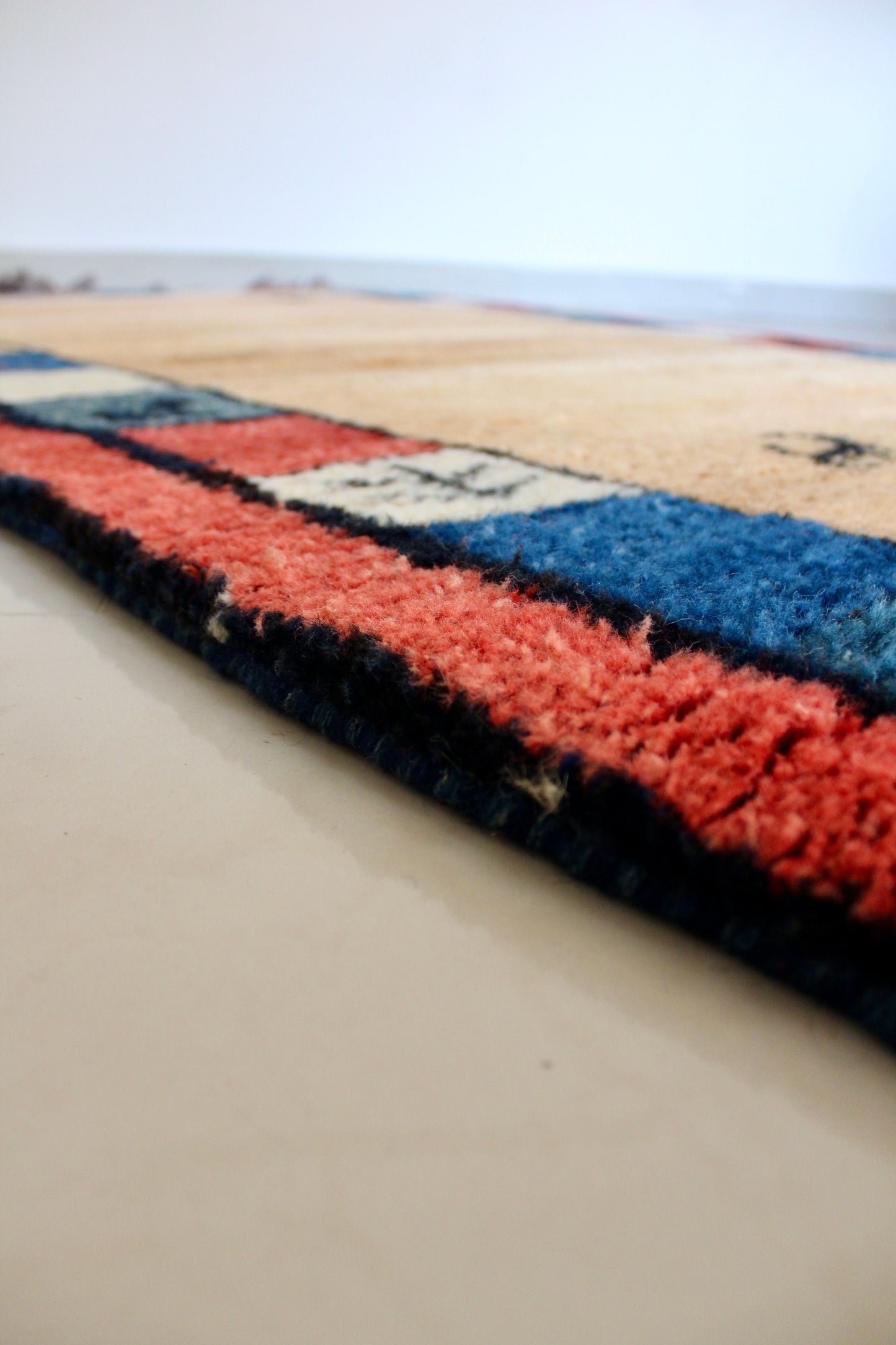 Vintage Qashqai Gabbeh Wool Rug – 130 × 215 cm