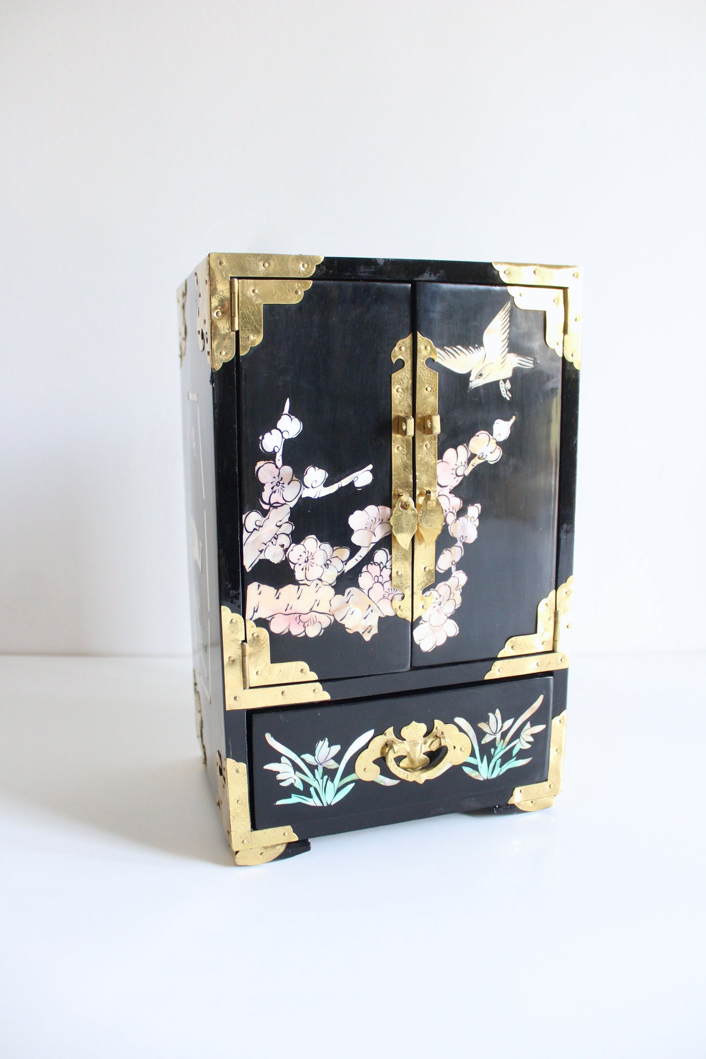 Vintage Korean Mother-of-Pearl Lacquer Jewelry Cabinet – c. 1970s