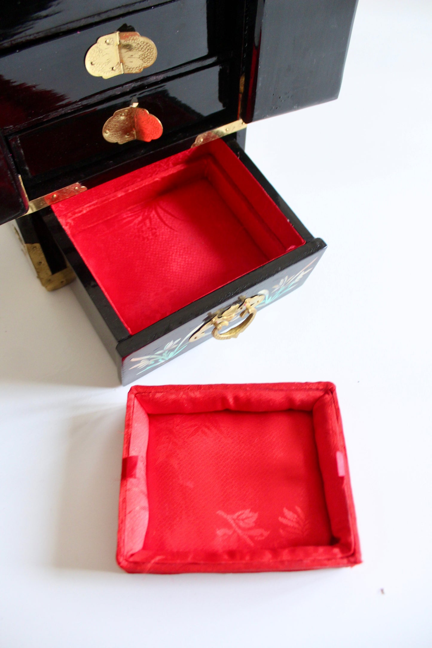 Vintage Korean Mother-of-Pearl Lacquer Jewelry Cabinet – c. 1970s