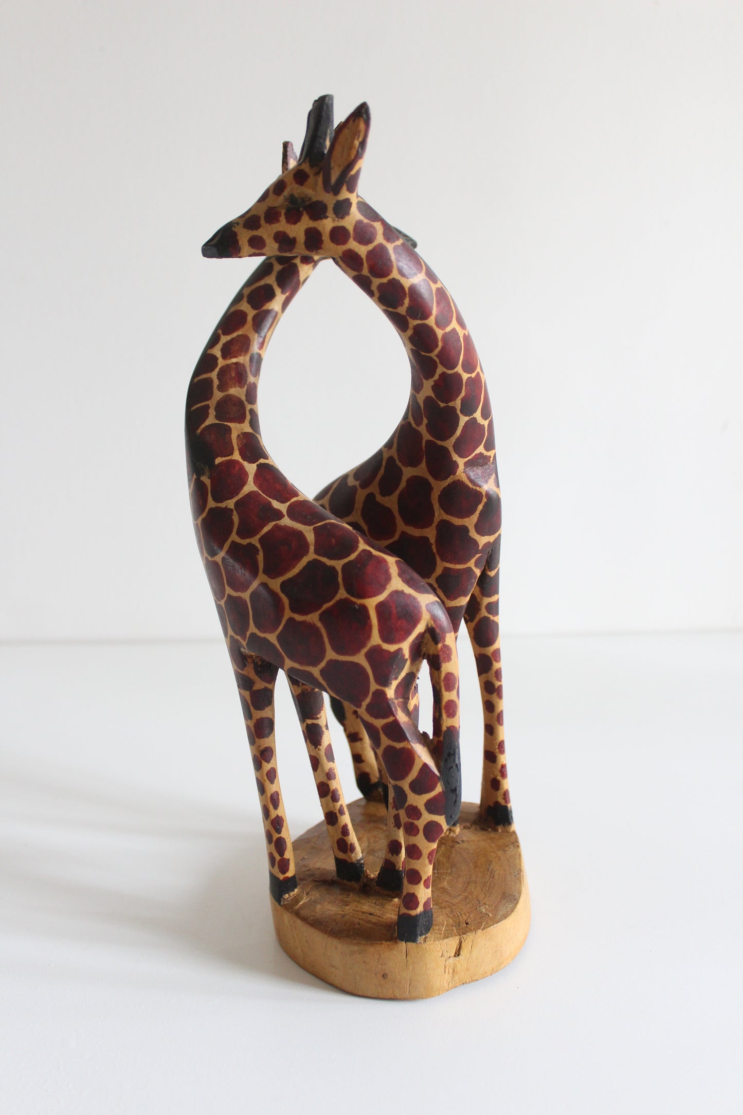 Vintage Hand-Carved African Giraffe Sculpture – c. 1980s