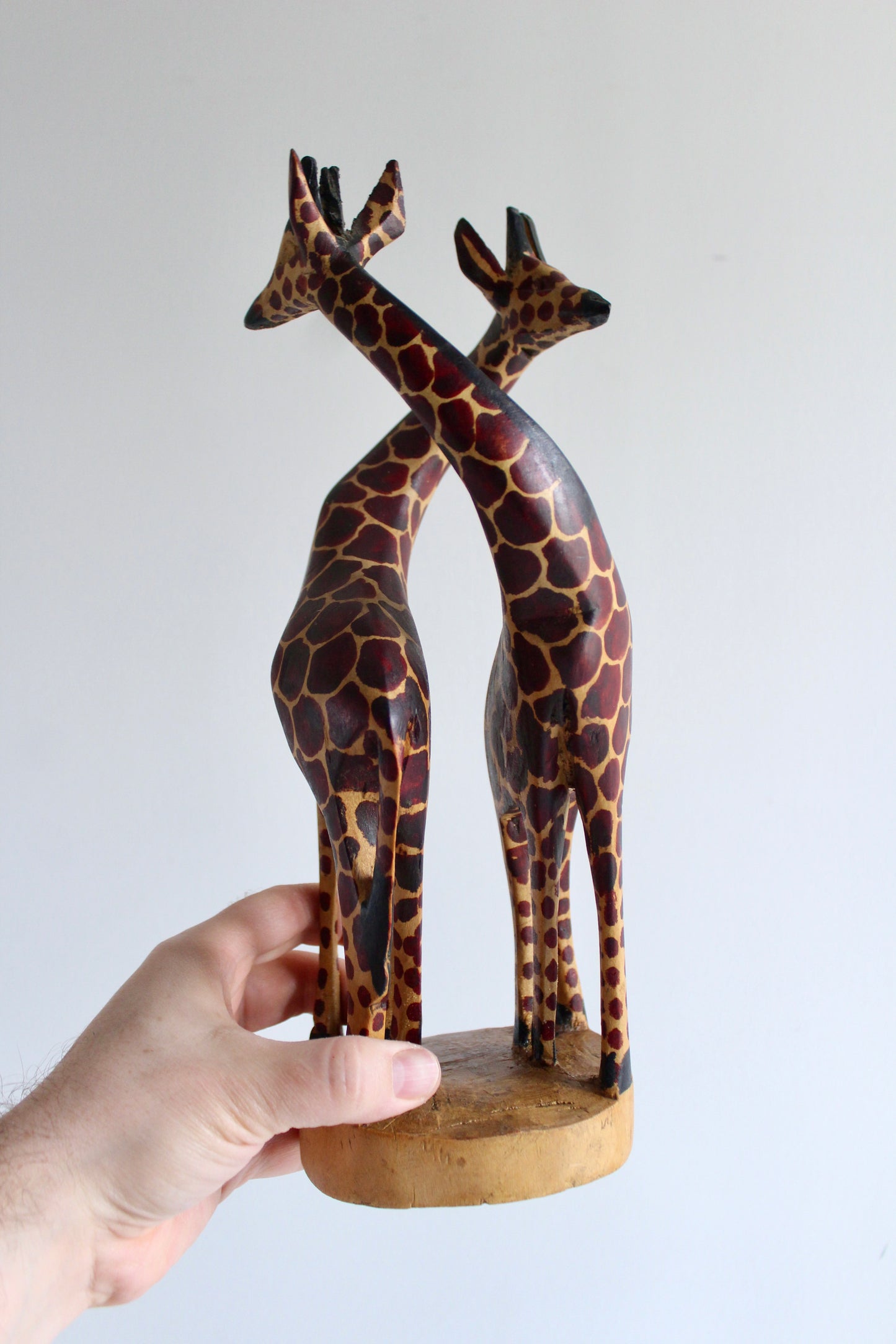 Vintage Hand-Carved African Giraffe Sculpture – c. 1980s