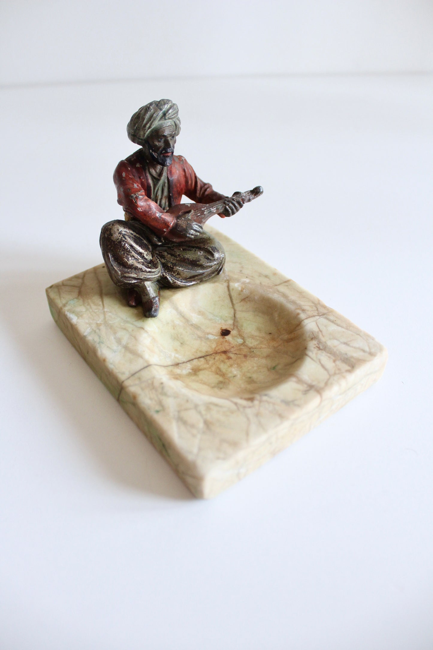 Vintage Cold-Painted Musician Ashtray on Onyx Base – c. 1930s–1950s