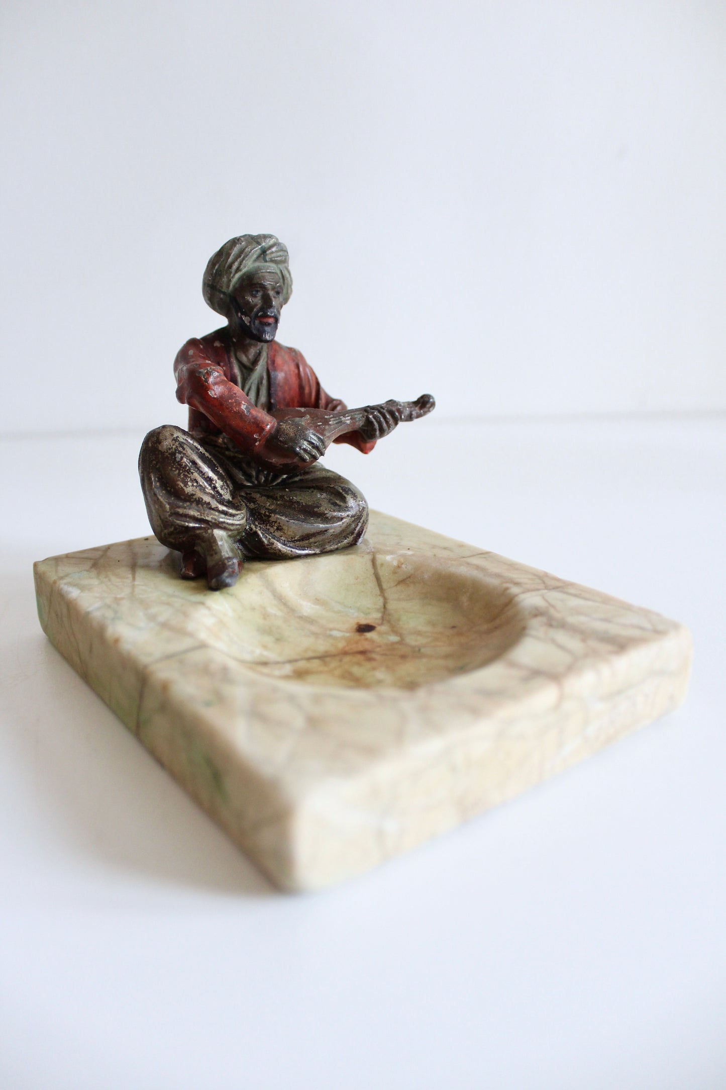 Vintage Cold-Painted Musician Ashtray on Onyx Base – c. 1930s–1950s