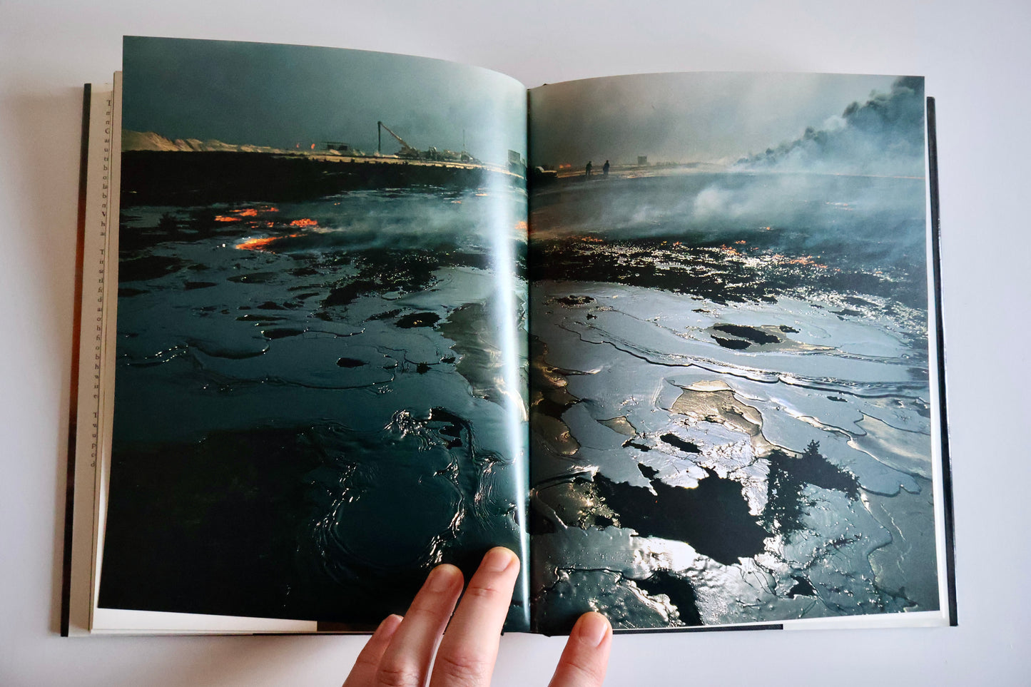 1992 Tides of War: Eco-Disaster in the Gulf – Michael McKinnon & Peter Vine | First Arabian Edition
