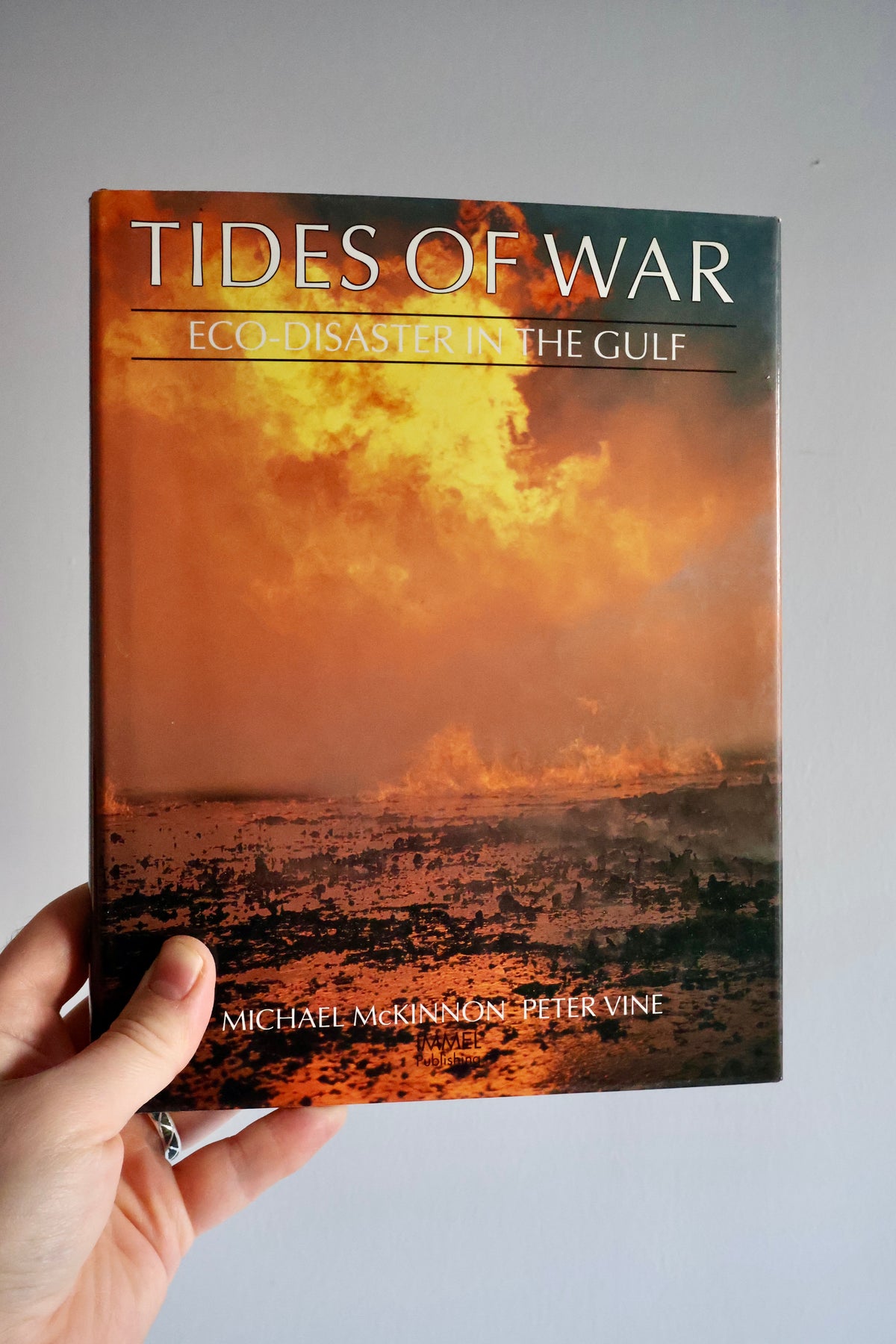1992 Tides of War: Eco-Disaster in the Gulf – Michael McKinnon & Peter Vine | First Arabian Edition