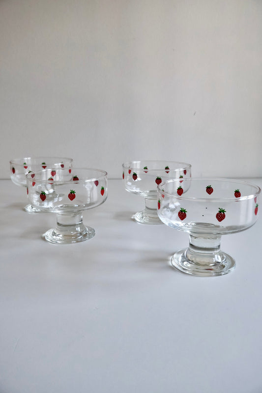 Vintage Paşabahçe Strawberry Dessert Bowls – Set of 4
