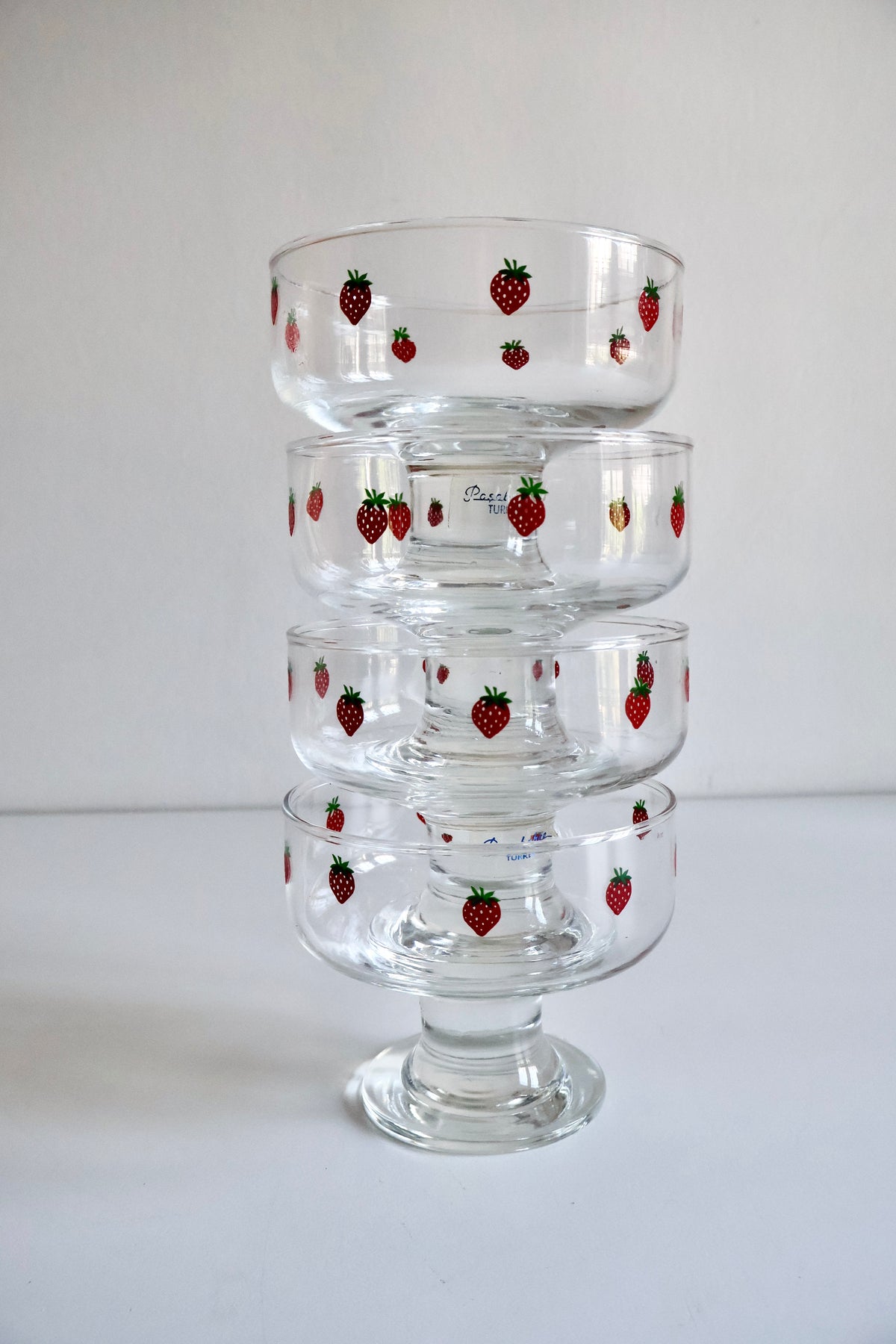 Vintage Paşabahçe Strawberry Dessert Bowls – Set of 4