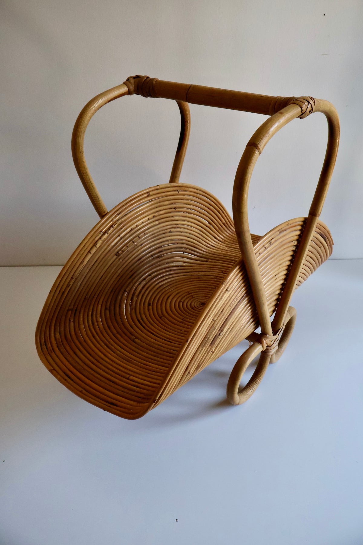 1960s Italian Rattan Magazine Rack – Attributed to Vivai del Sud