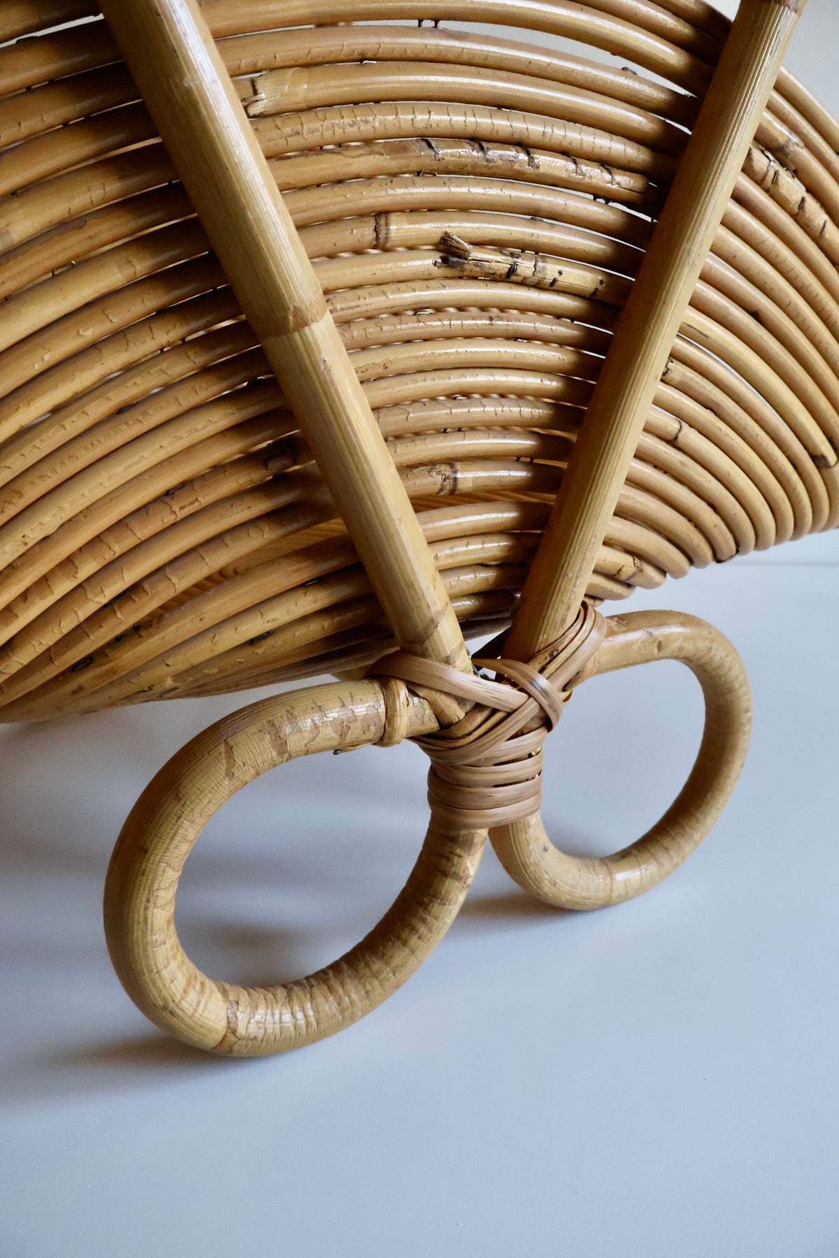1960s Italian Rattan Magazine Rack – Attributed to Vivai del Sud