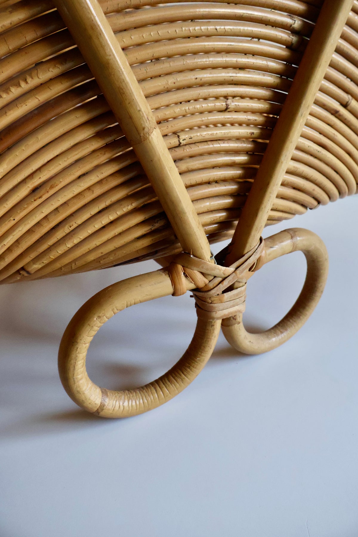 1960s Italian Rattan Magazine Rack – Attributed to Vivai del Sud