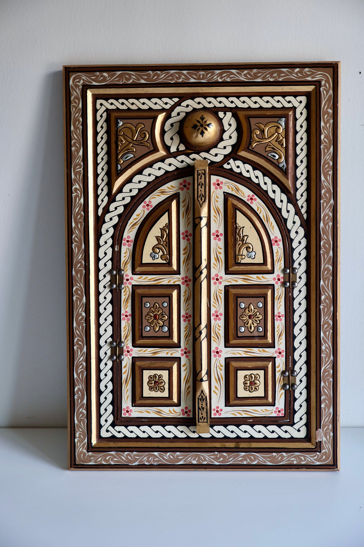 Hand-Painted Moroccan Shuttered Frame – 40 × 62 cm
