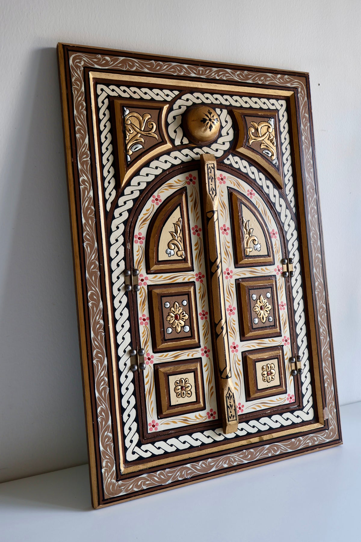 Hand-Painted Moroccan Shuttered Frame – 40 × 62 cm