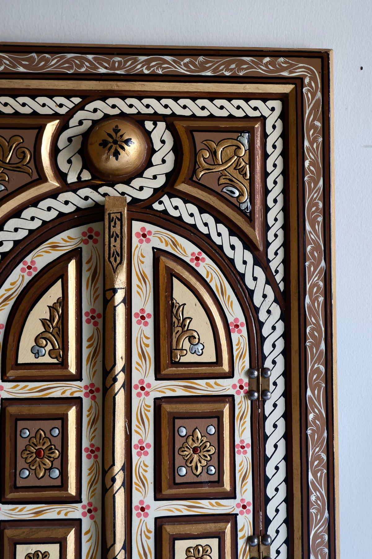 Hand-Painted Moroccan Shuttered Frame – 40 × 62 cm