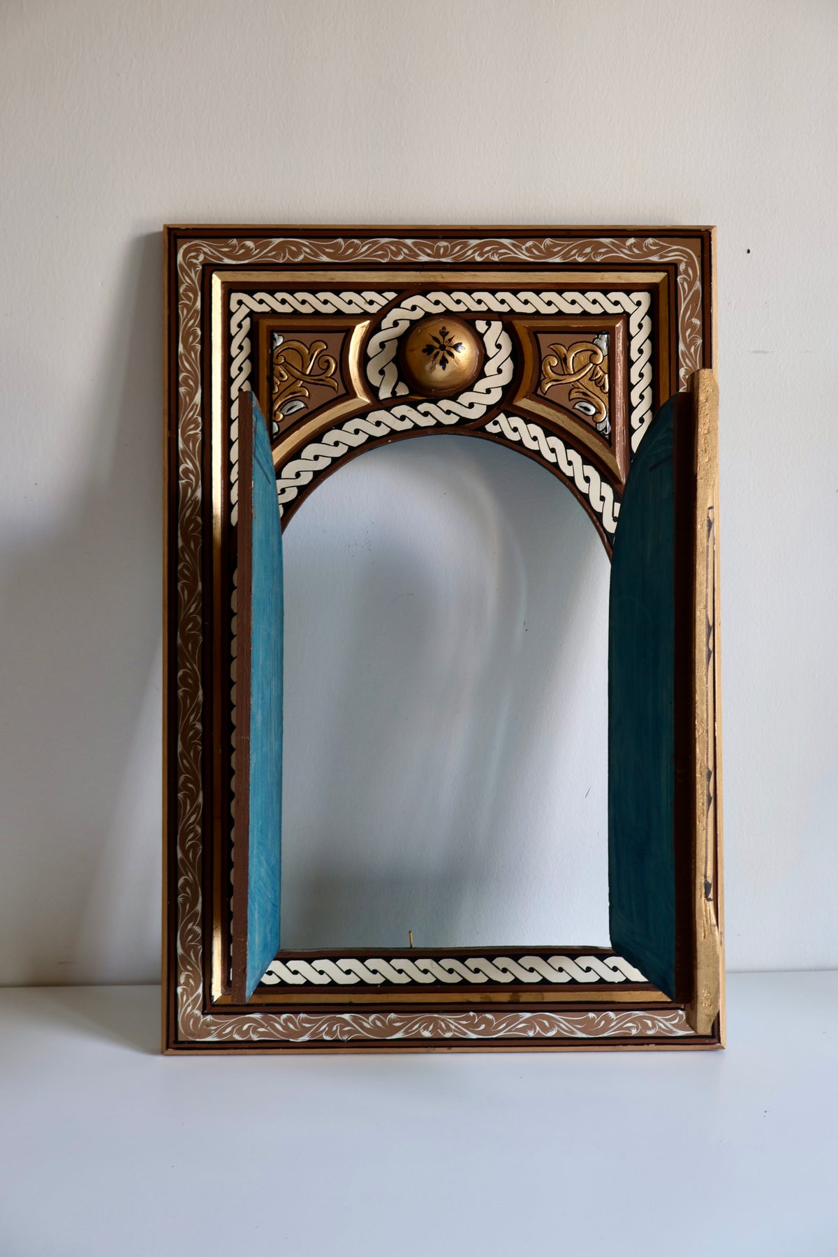 Hand-Painted Moroccan Shuttered Frame – 40 × 62 cm