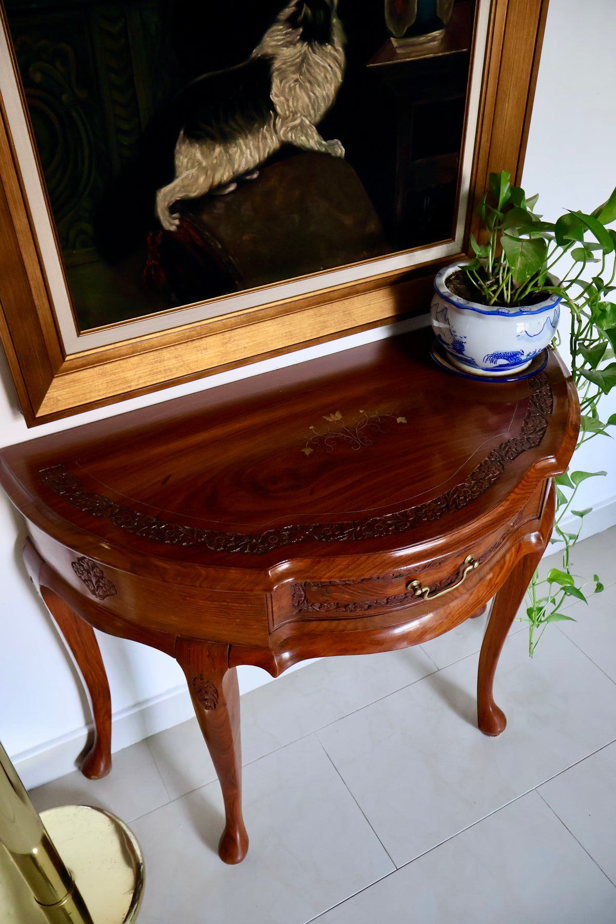 Carved Wood Half Moon Console Table with Brass Inlay – 90 x 45 x 75cm