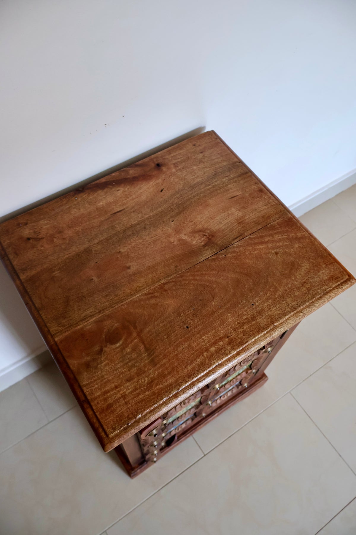 Indian Carved Wood Cabinet with Hand-Painted Tile Door – 46 x 40 x 65cm