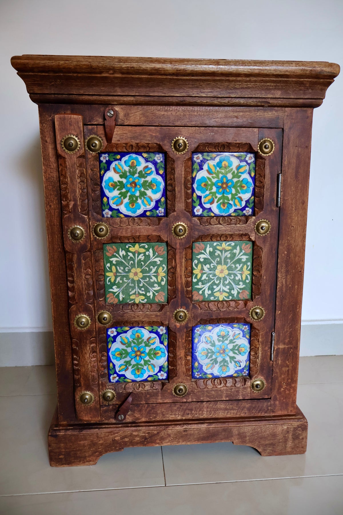 Indian Carved Wood Cabinet with Hand-Painted Tile Door – 46 x 40 x 65cm