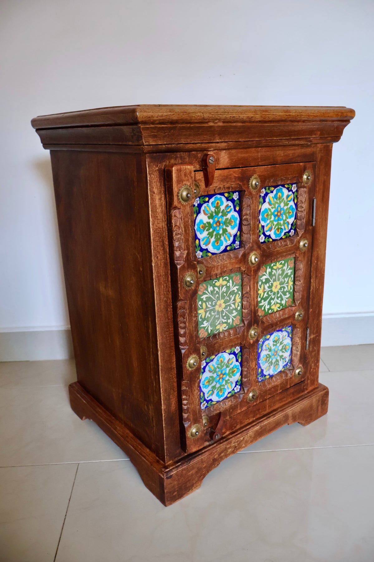 Indian Carved Wood Cabinet with Hand-Painted Tile Door – 46 x 40 x 65cm