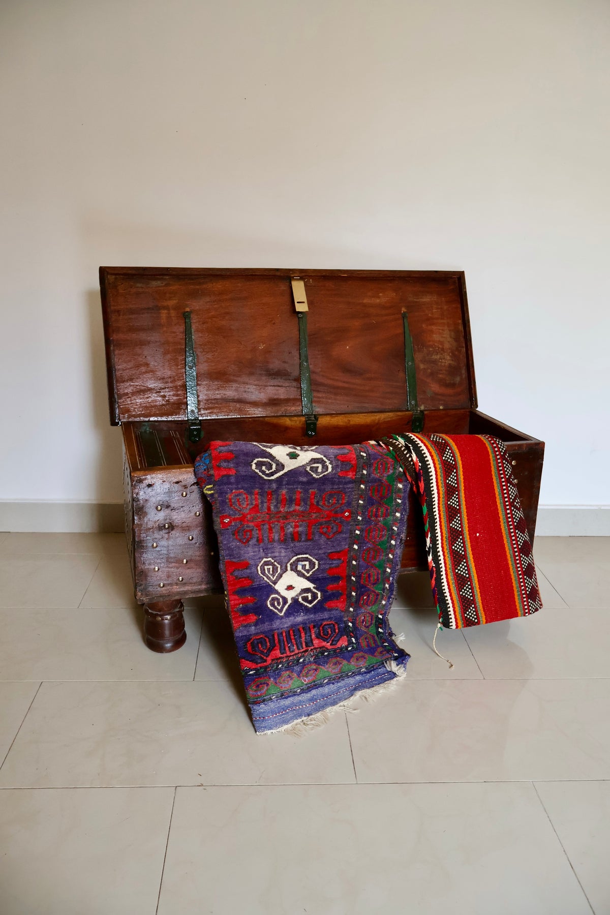 Antique Indian Gulf Trade Chest with Bone-Type Inlay & Brass Studs – c.1900