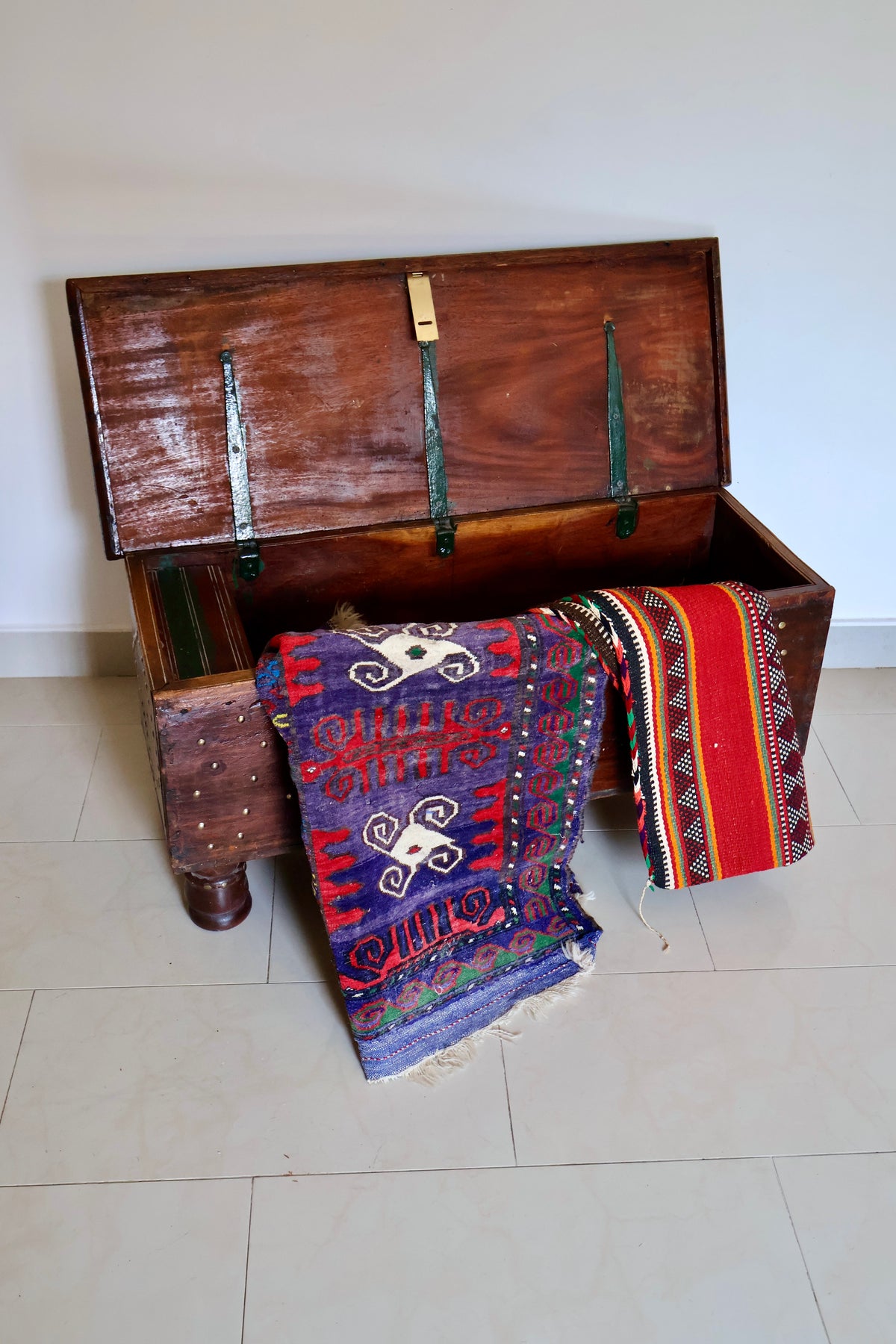 Antique Indian Gulf Trade Chest with Bone-Type Inlay & Brass Studs – c.1900