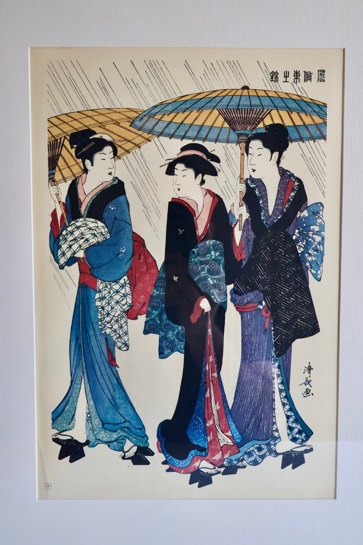 Vintage Japanese Torii Kiyonaga “Three Beauties in the Rain” Reproduction Print – 47 x 57cm