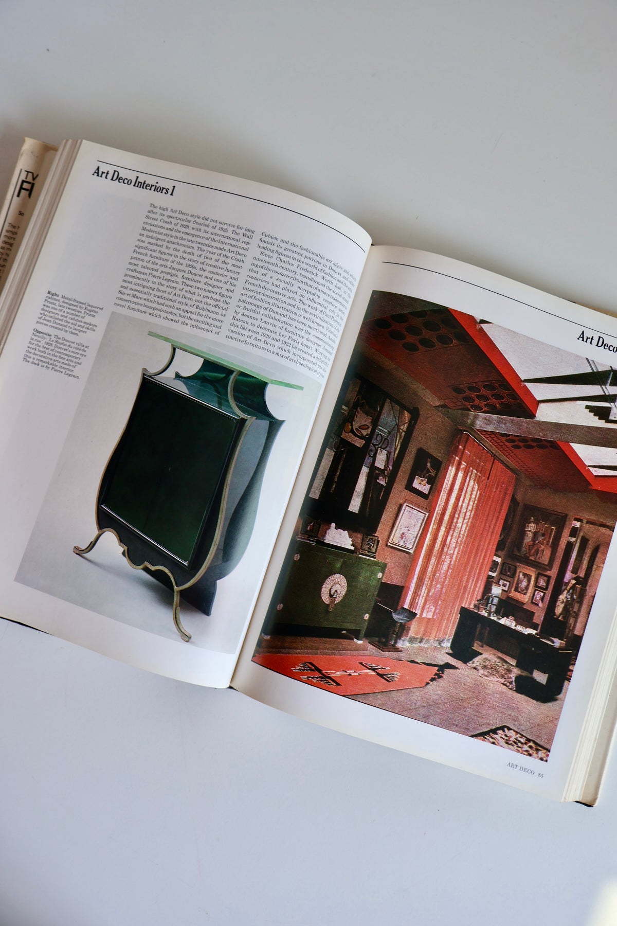 Vintage 1980 Twentieth-Century Furniture by Philippe Garner – Modern Design Reference Book