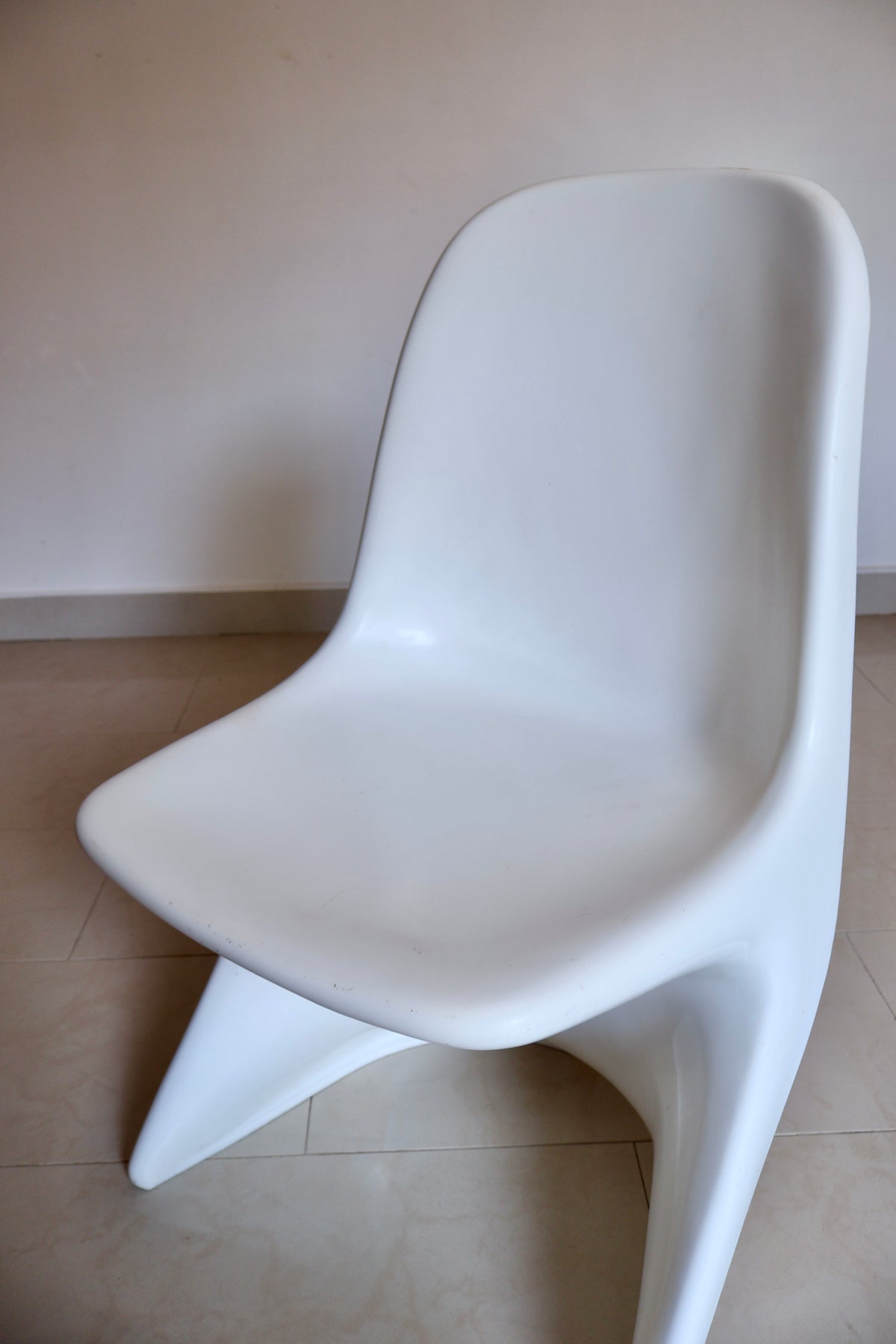 Vintage Sculptural White Plastic Chair – “2000 Model”