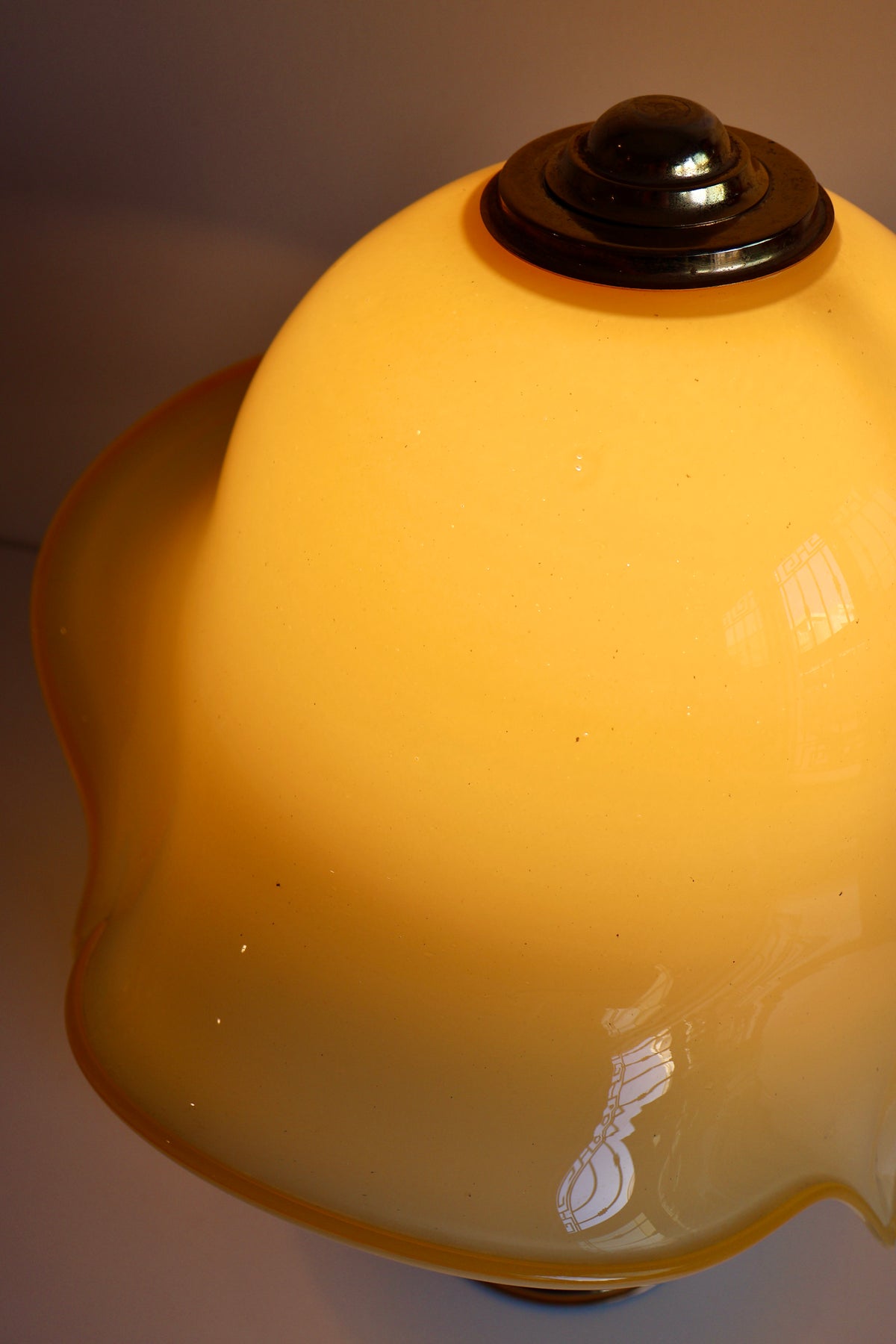 Vintage Sculptural Glass Table Lamp – Cream & Brass