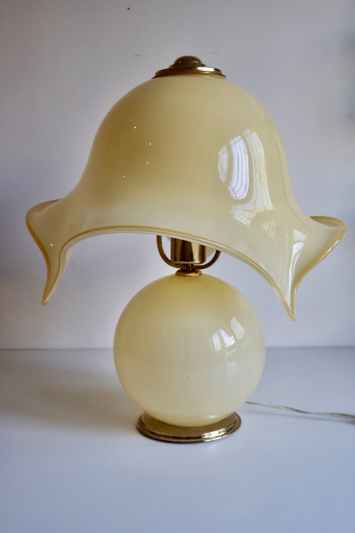 Vintage Sculptural Glass Table Lamp – Cream & Brass