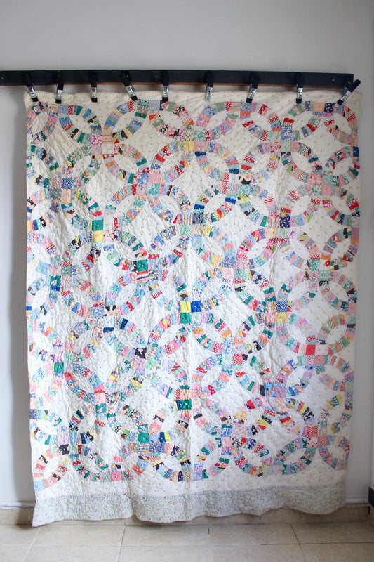 Antique 1930s Wedding Ring Pattern Handmade Quilt