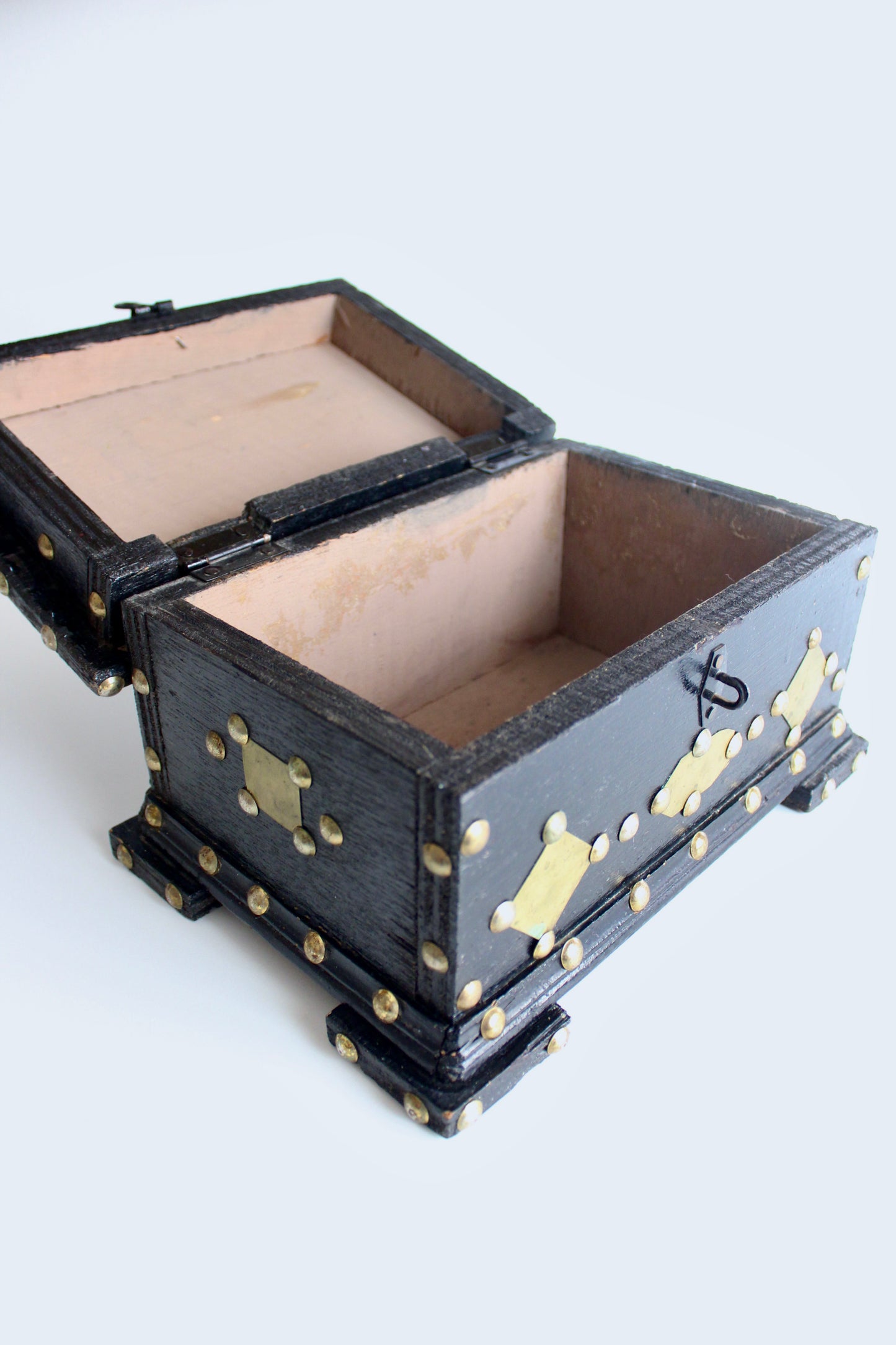 Kuwaiti Studded Maritime Wooden Sanduq (Mid-20th Century)